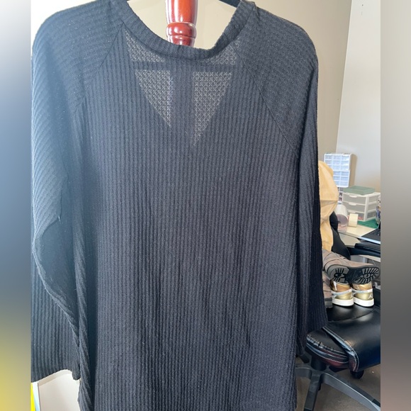 Torrid sz 2 black light waffle knit long sleeve - Picture 3 of 6